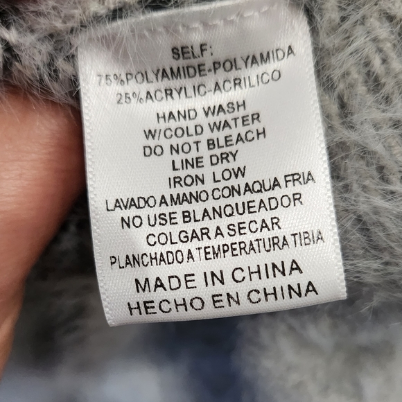 Diamond Turtleneck Ultra Soft SWEATER ✨️ - Picture 7 of 9